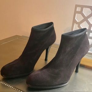 STUAR WEITZMAN CHOCOLATE BROWN ANKLE BOOTIES
